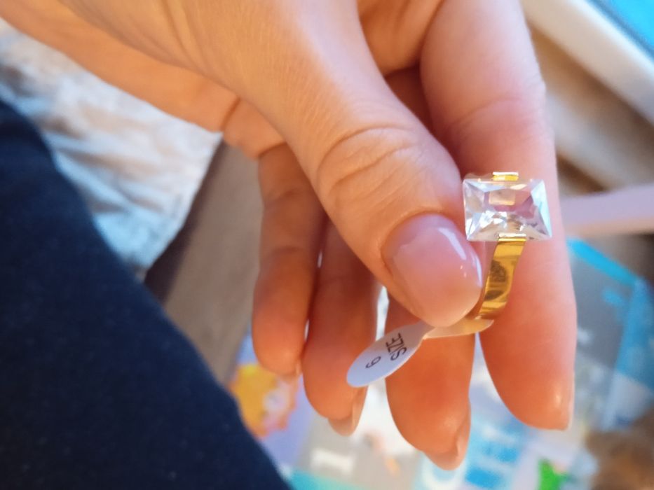 Pierścionek cyrkonia złoty stal chirurgiczna