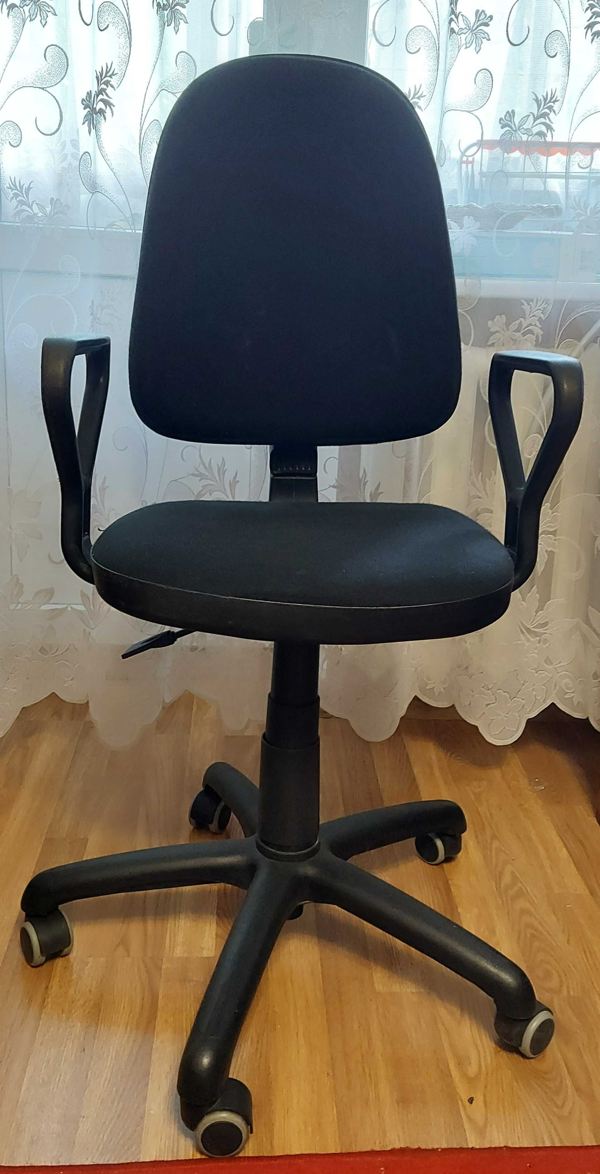Крісло офісне, 3 різних, чорний синій кольори