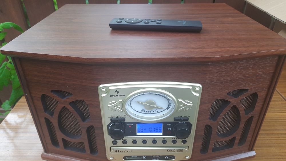Multimedialny odtwarzacz CD, radio FM/AM, USB i SD, gramofon i magnet.