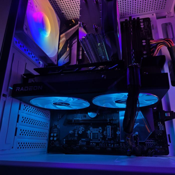 AMD RX6600XT OC Hellhound PowerColor 8GB mocniejsza od RTX3060