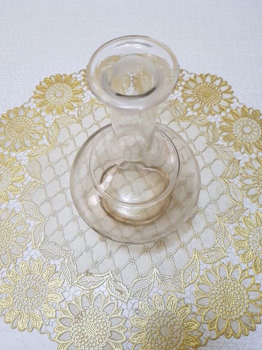 Графин стекляный для водки времен СССР. Рюмочки граненые.