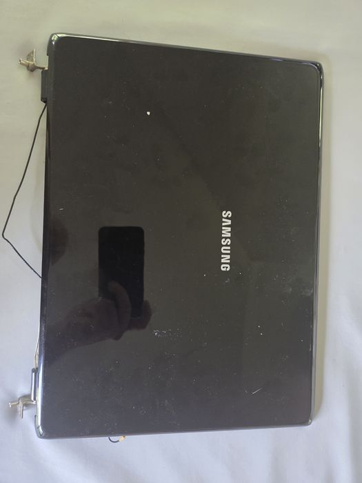 Sprzedam sprawna klapę matrycy do Laptopa Samsung NP-SA11H