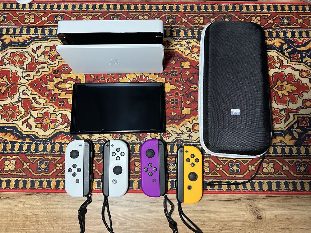Nintendo Switch Oled + dodatkowe Joy-Cony