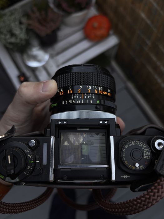 Canon F1 NEW+ obiektyw i skórzany pokrowiec