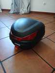 Top Case GIVI capacidade um capacete