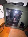 computador gaming com teclado e rato