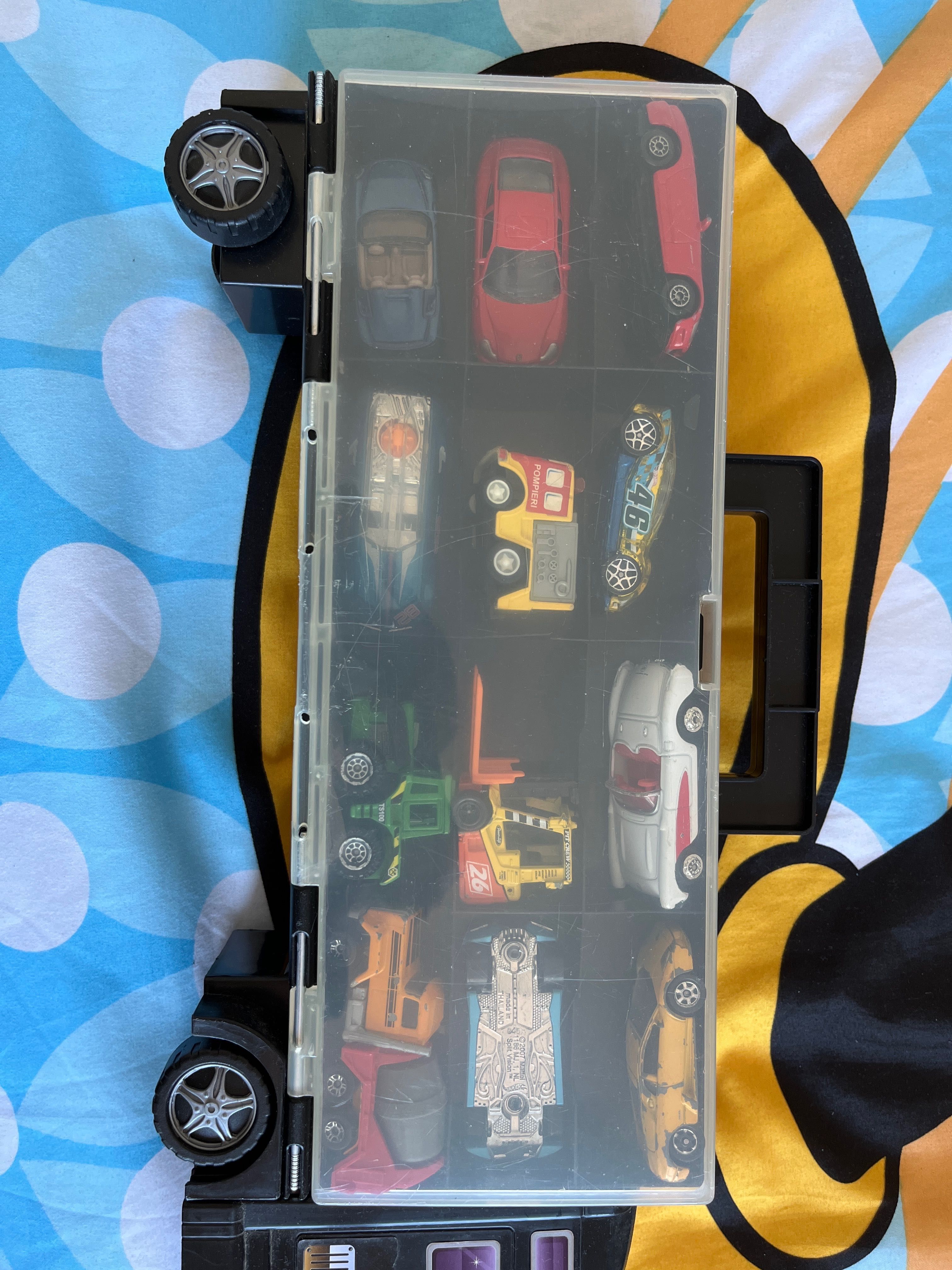 Camião com 15 carros