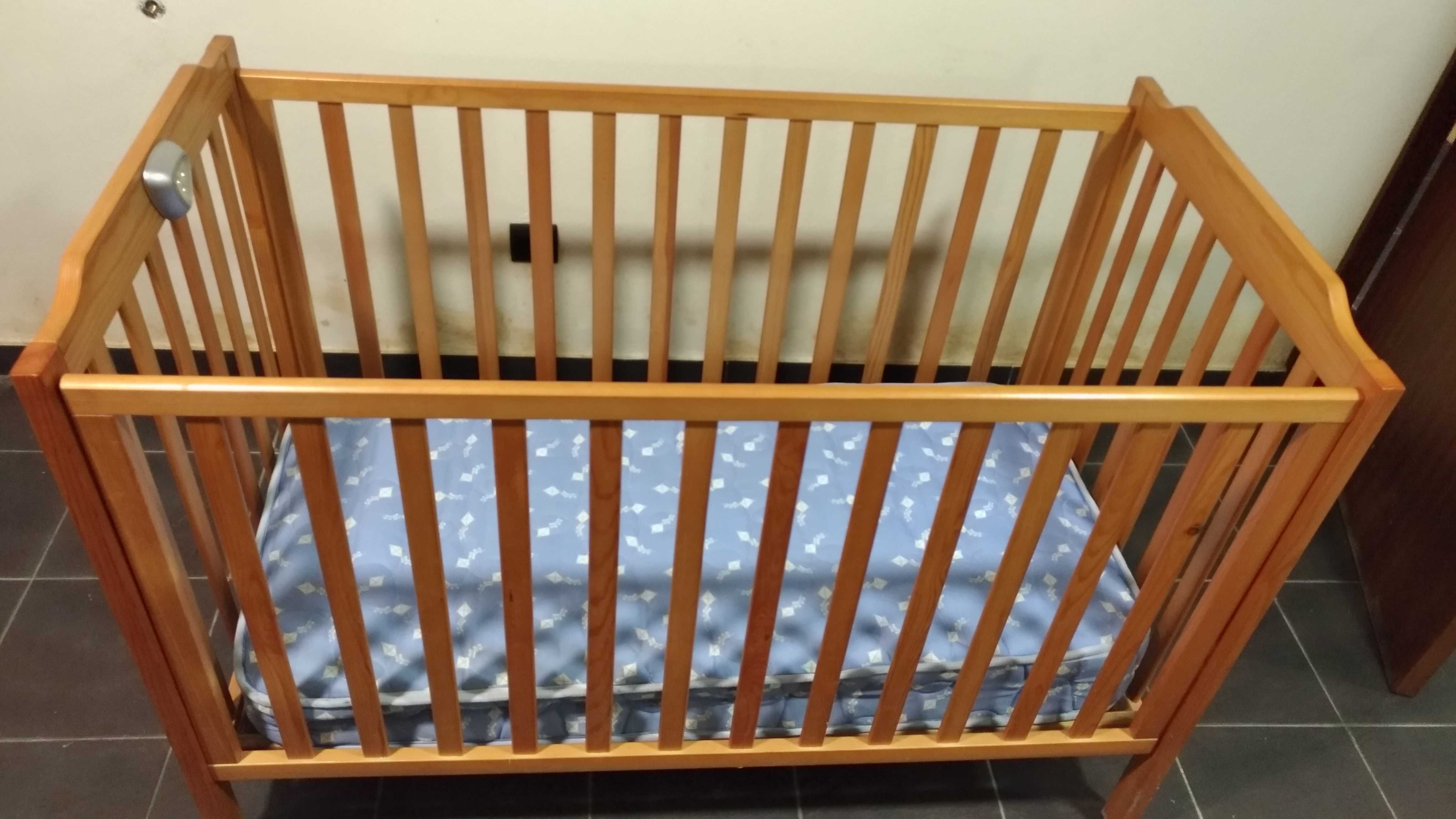 Berço, carrinhos, banheira, espreguiçadeira,potinho, degrau, de bébé