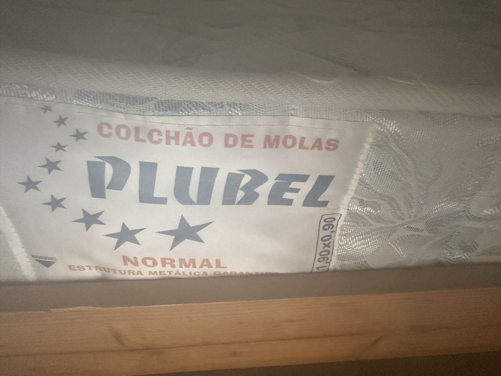 Vendo cama madeira c colchao