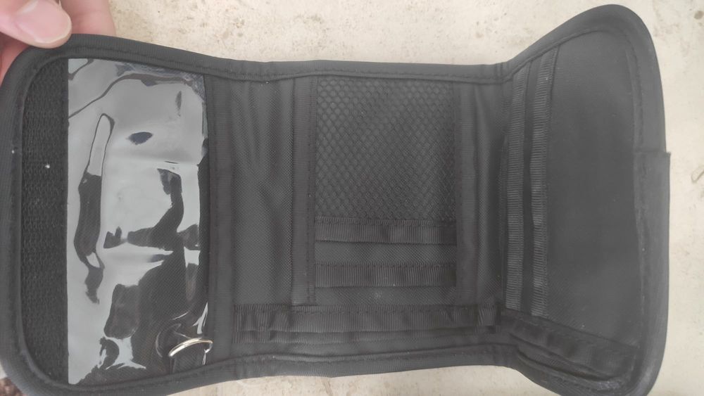 Carteira e acessório [Fecho de loja]