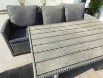 Mesa e cadeiras de jardim
