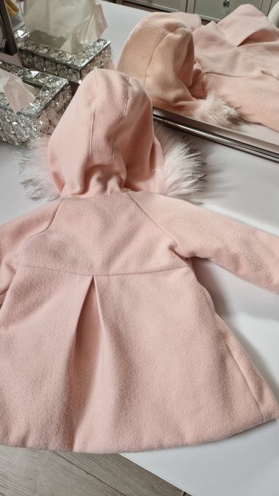 Płaszczyk  w kolorze jasnego różu z futerkiem rozmiar 68