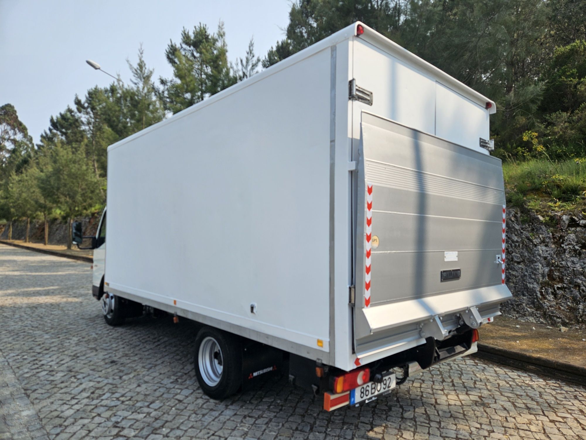 Fuso com plantaforma ligeira