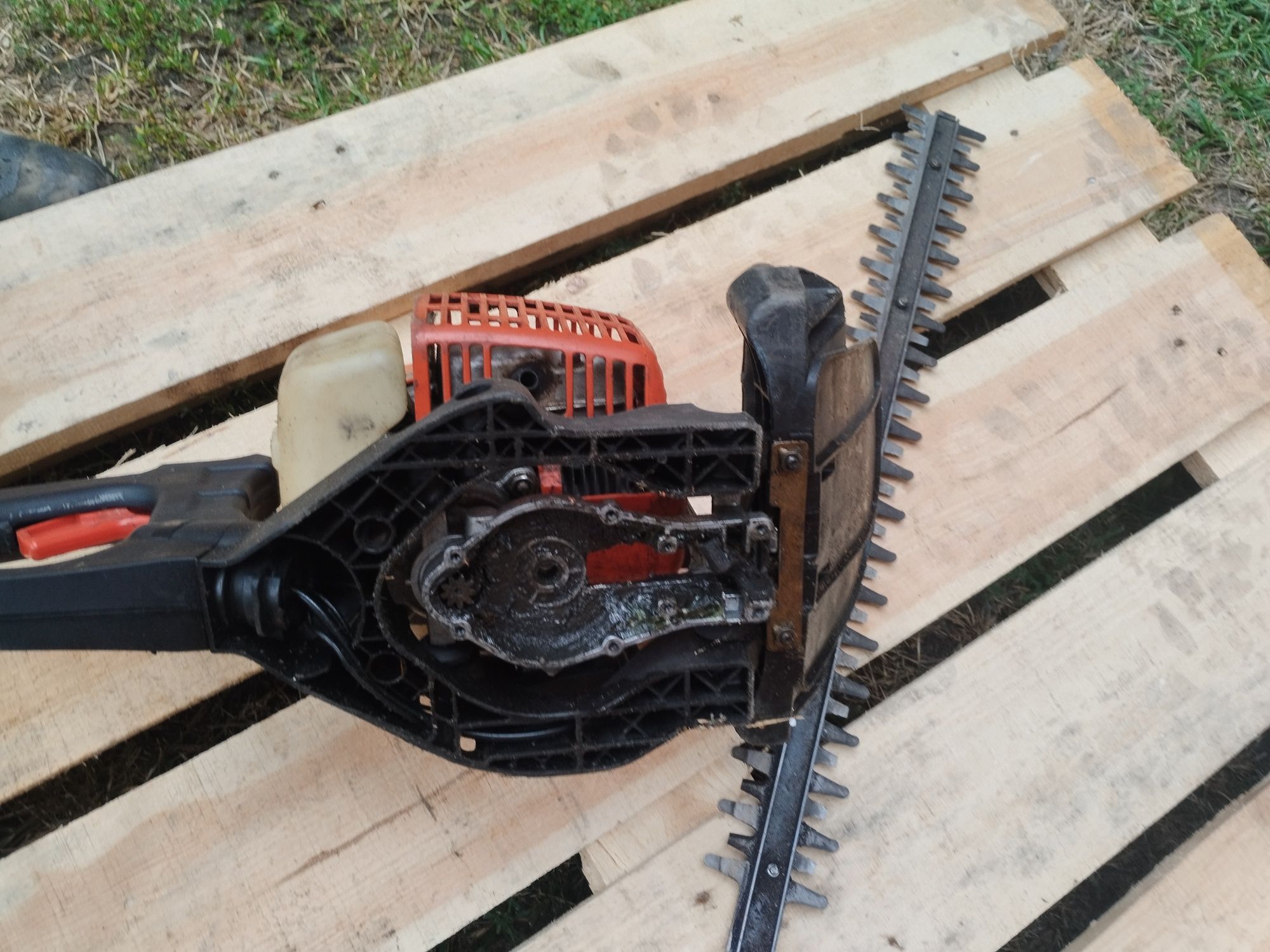 Nożyce do żywopłotu Hitachi CH 78EC3 uszkodzone
