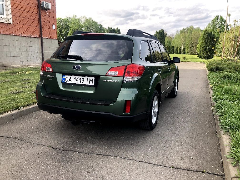 SUBARU Outback 2013