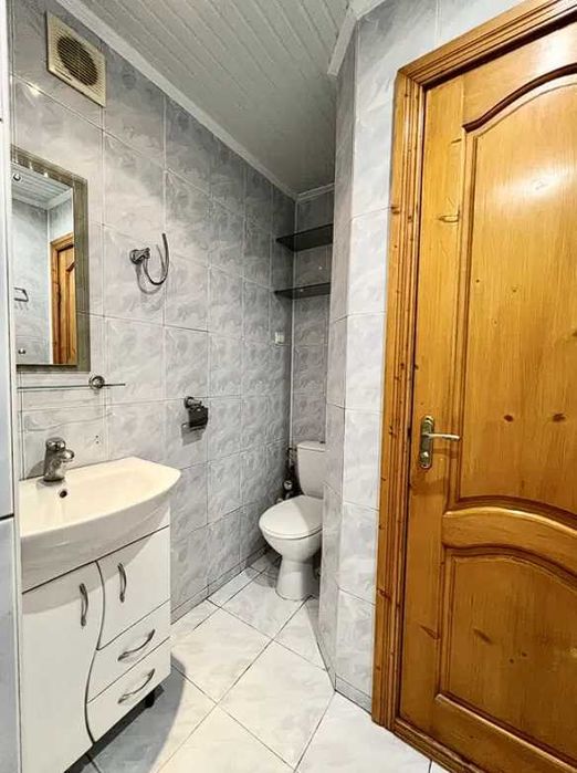 2кім 52м + кладовка Кармелюка / поруч озеро