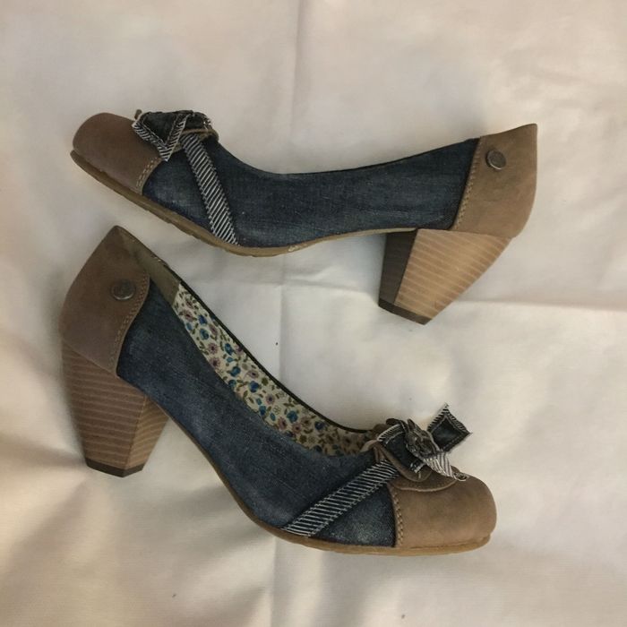 Sapatos de salto alto