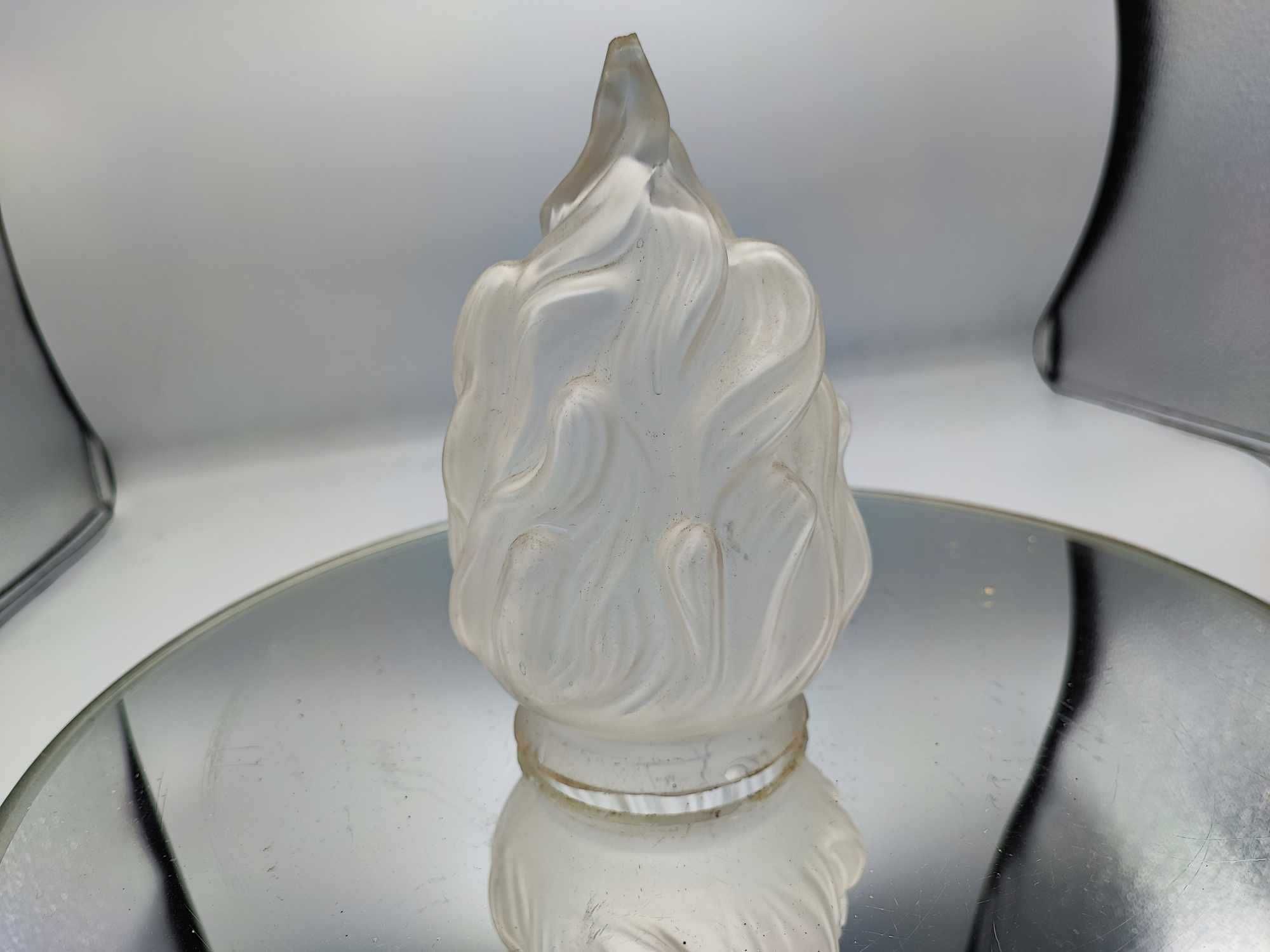 Klosz,płomień,art deco,śr.montażowa 7,6 cm.