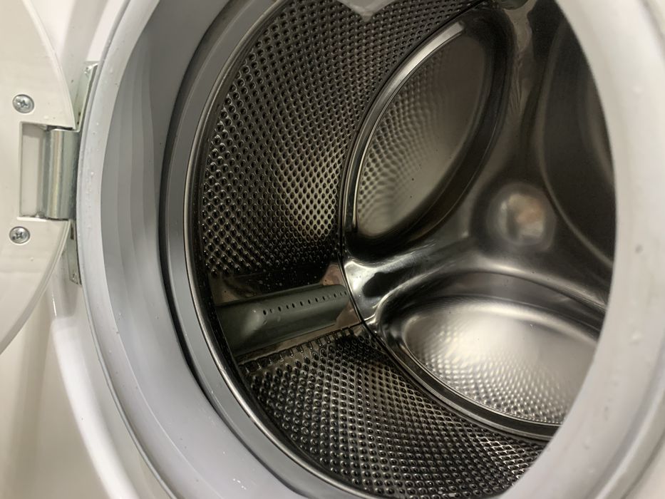 Продам пральну машину Whirlpool AWOC0714, 7 кг. Вузька, гарантія.