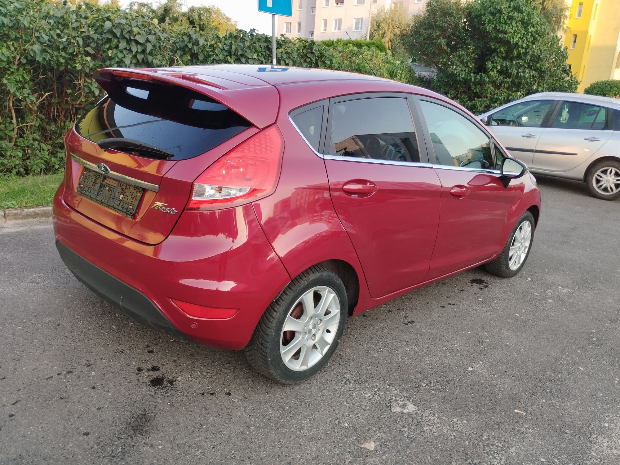 Ford Fiesta MK7 1.4b ładny zadbany bogato wyposażony skóra klima xenon