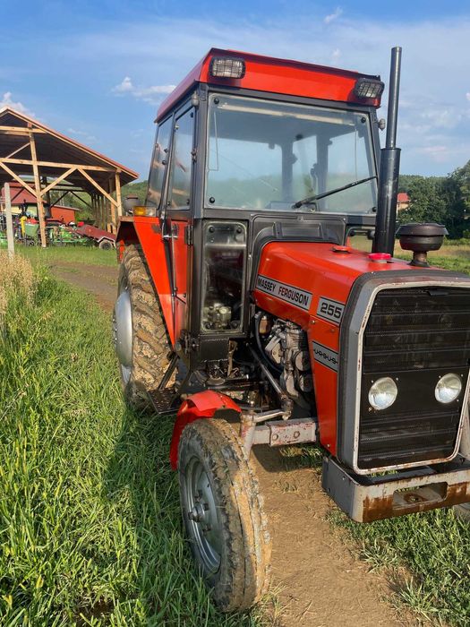 Massey Ferguson 255