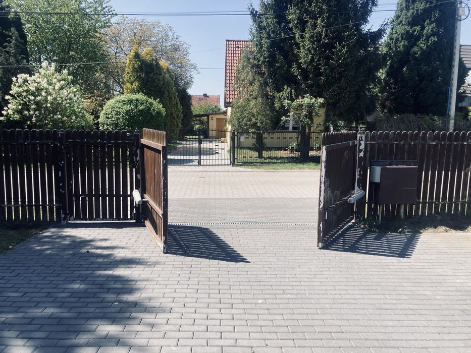 Ogrodzenie do odnowienia - solidne, ze sztachetami ok. 14m