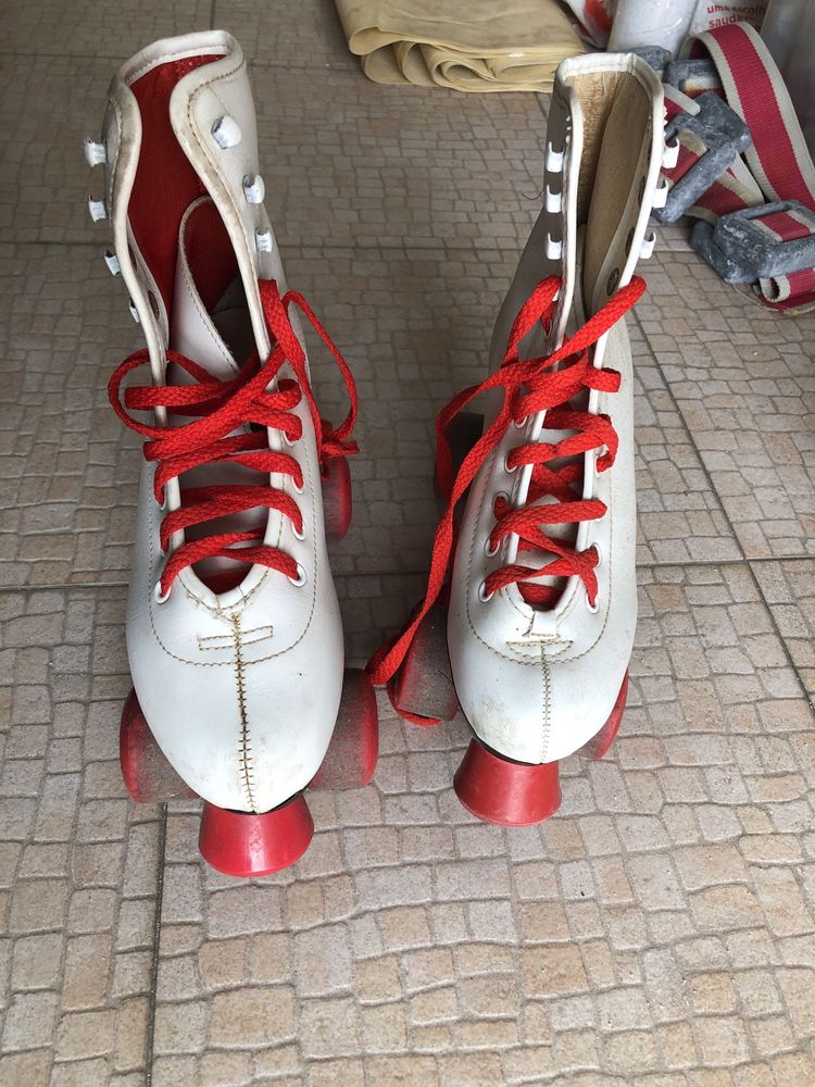 Patins 4 rodad brancos numero 38 em bom estado