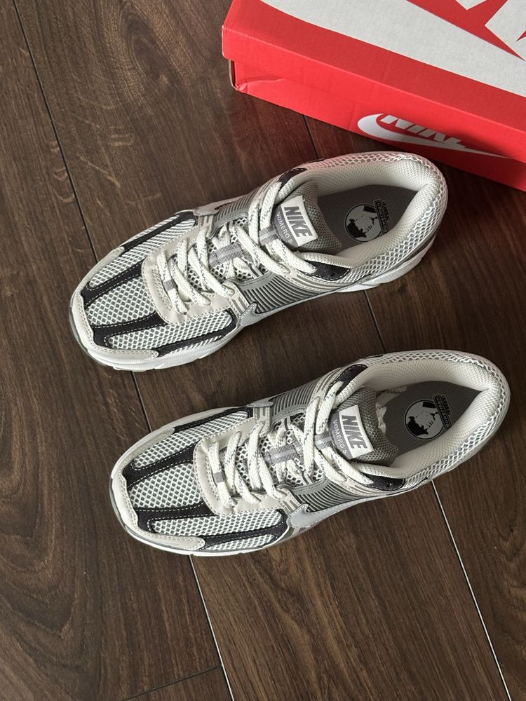 Оригінальні Кросівки Nike Air Zoom Vomero 5 Light Iron Ore Найк зум