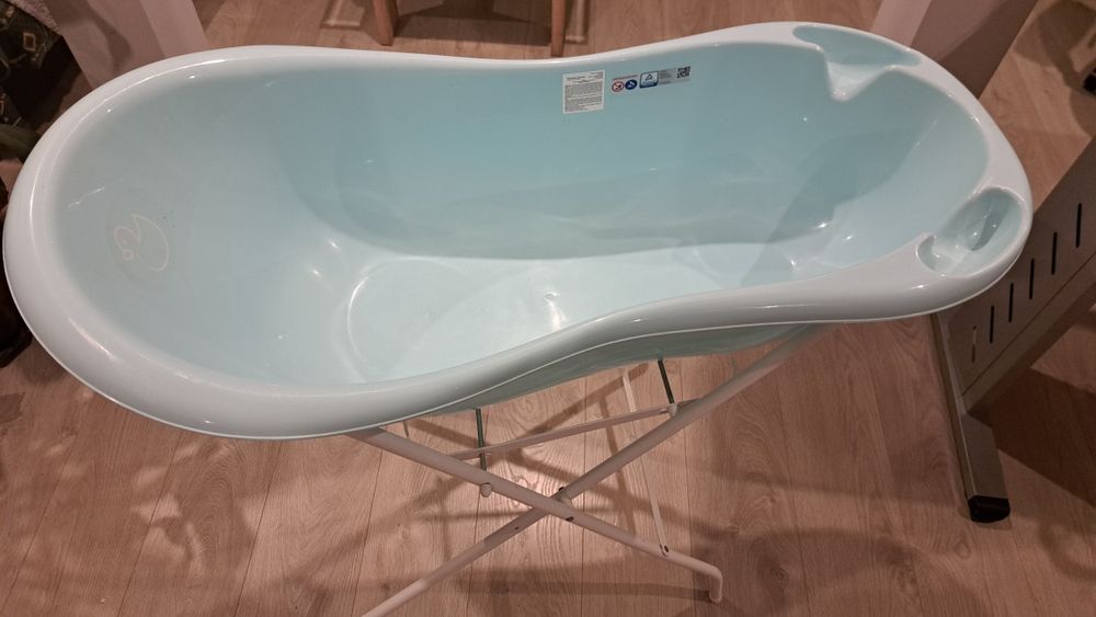 Sprzedam wanienke do kąpiania dzieci i przewijak