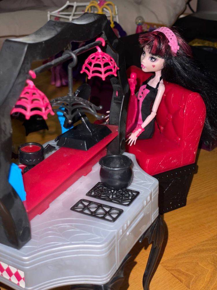 Monster High, Ever After, Barbie