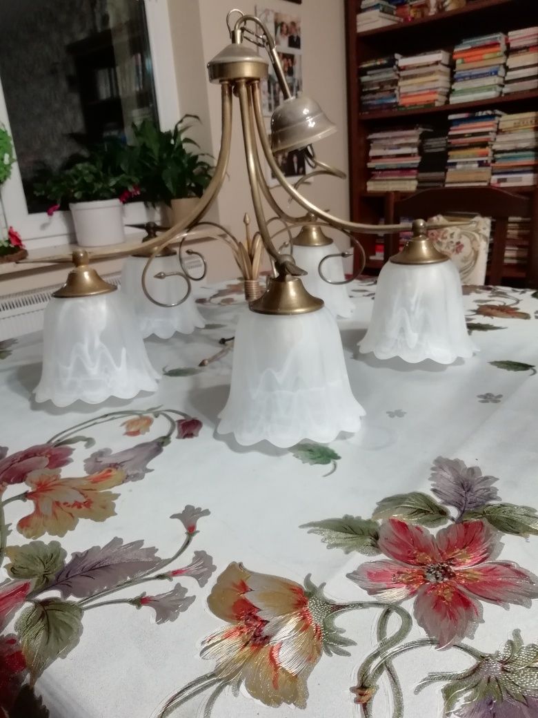 Piękna lampa do salonu