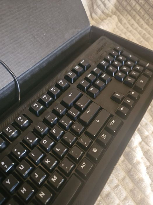 Клавіатура SteelSeries Apex 100