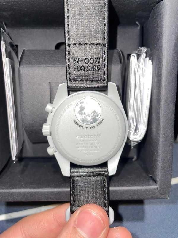 Omega x Swatch SO33M100 Mission to the Moon - Srebrny design lunarny