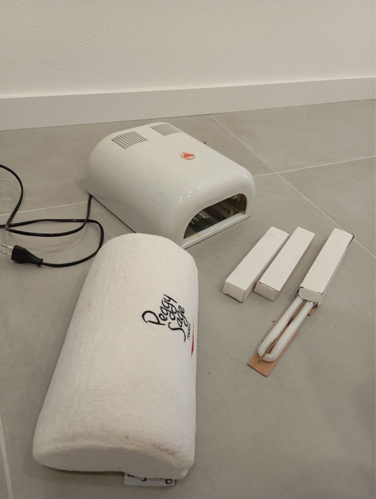 Máquina de secagem de unhas + apoio de mãos