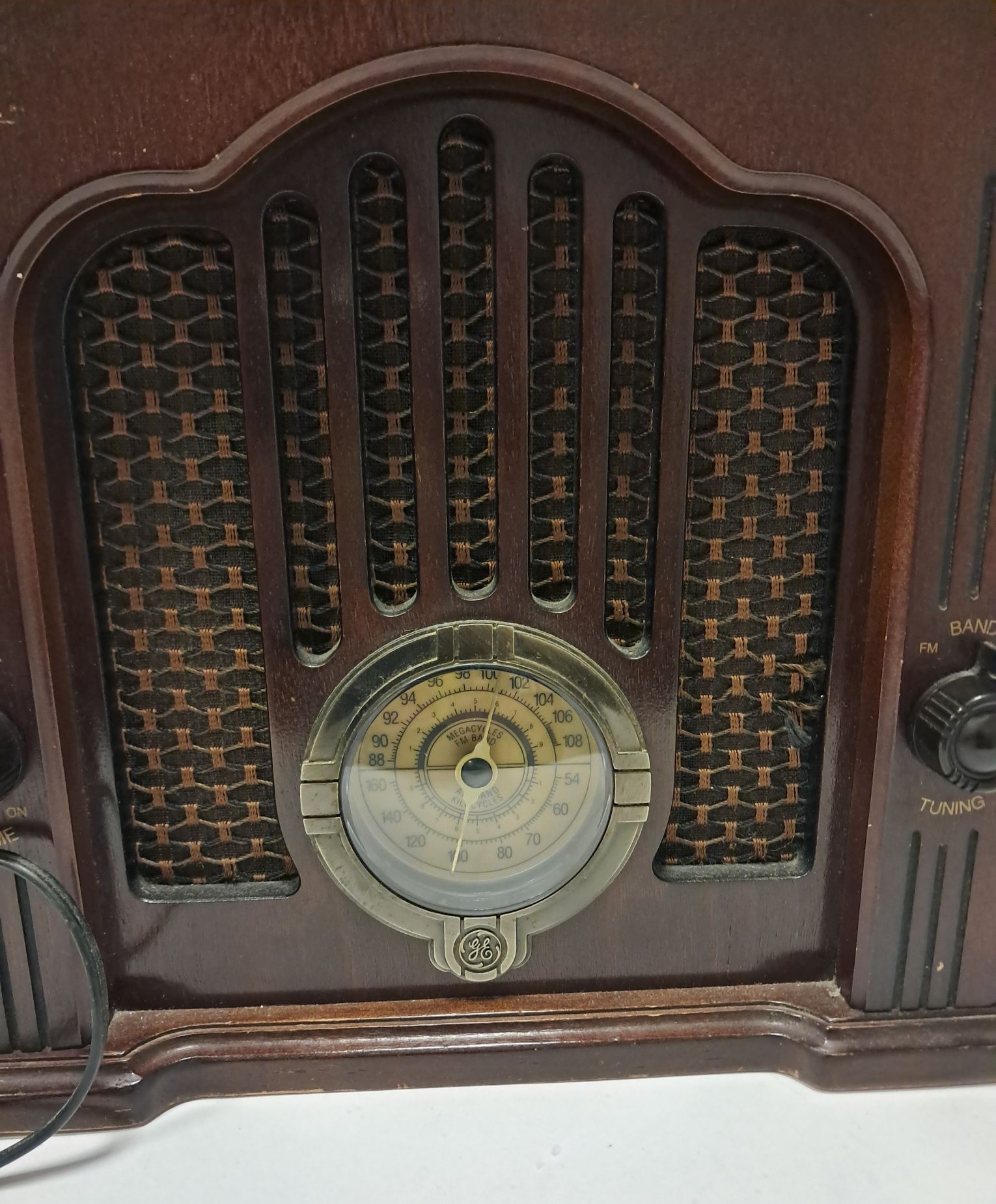 Bonito radio antigo