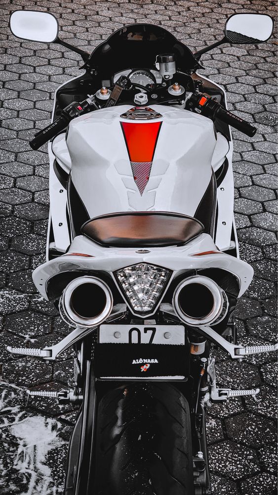 Yamaha R1 2008.