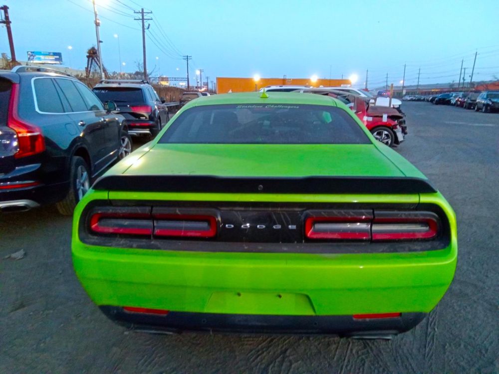 Dodge Challenger 6.4 SRT ScatPack Shaker