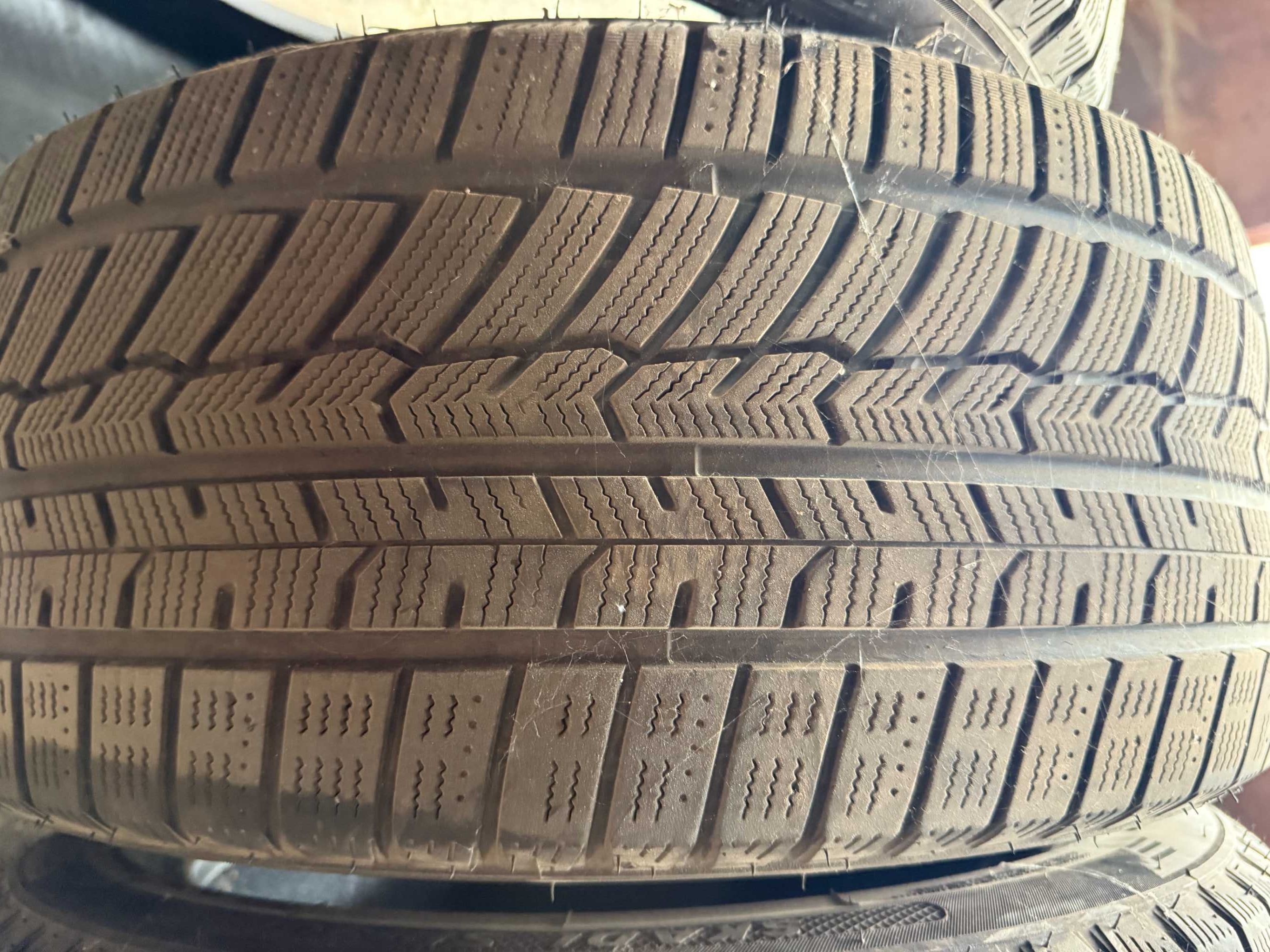 Шини зимові 4шт. 225/45 R17 Austone Skadi Sp-901 2020 рік, б/у