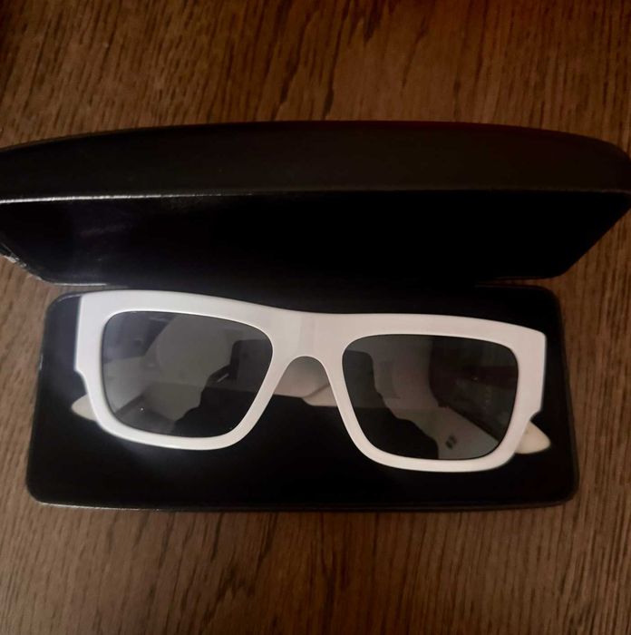 Óculos de Sol Versace – Armação Branca – Excelente Estado