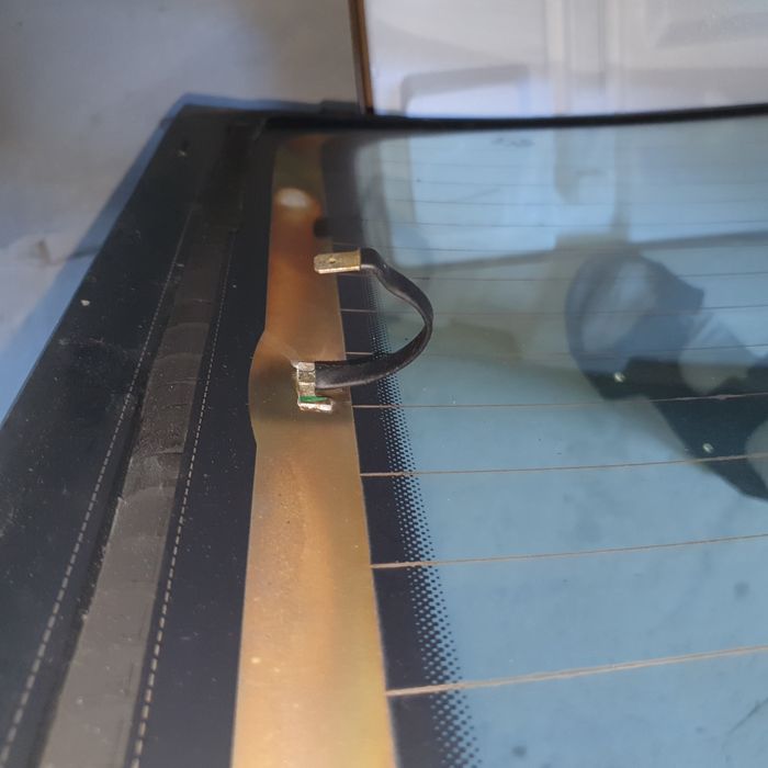 Скло задньой ляди skoda rapid