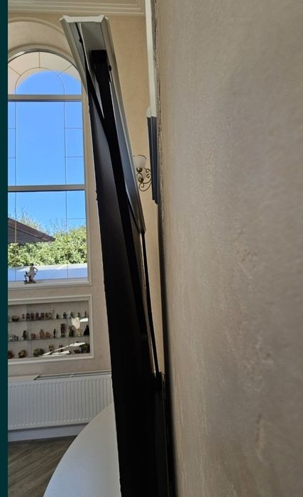 Моторизований ALR екран 92"Mivision