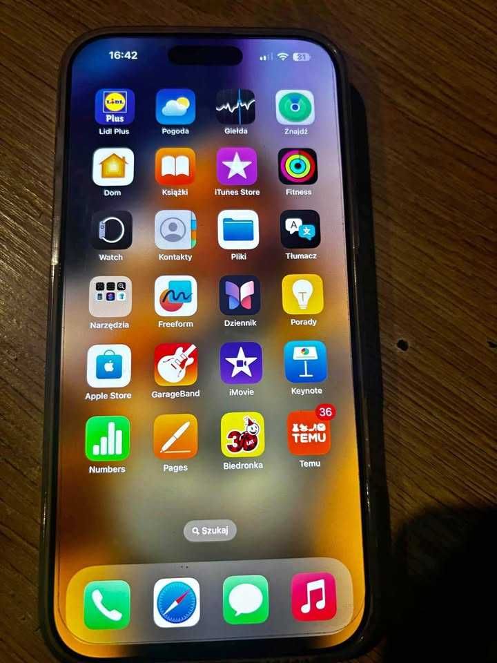 iPhone 16 pro max gold
