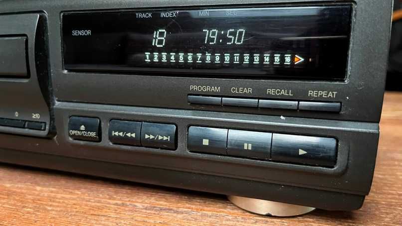 Odtwarzacz compact CD Technics SL-PG590, nowy laser