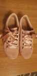 Brzoskwiniowe zamszowe  buty Puma