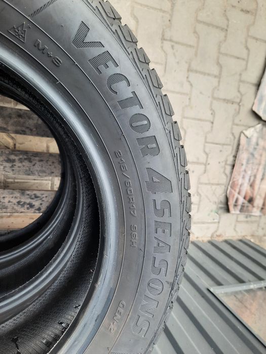 Opony 215/60/17 Goodyear Vector4Season[S]