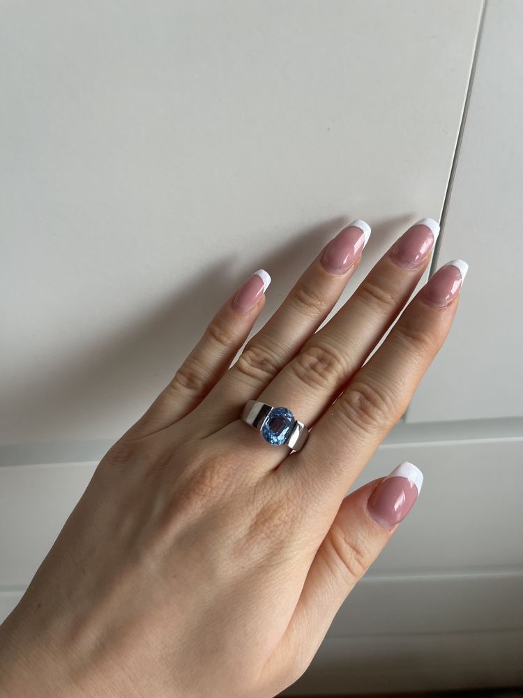 Piękny pierścionek niebieski topaz syntetyczny kamień r 15.5
