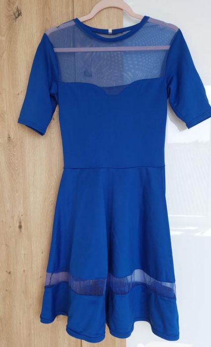 Красива жіноча сукня електрик