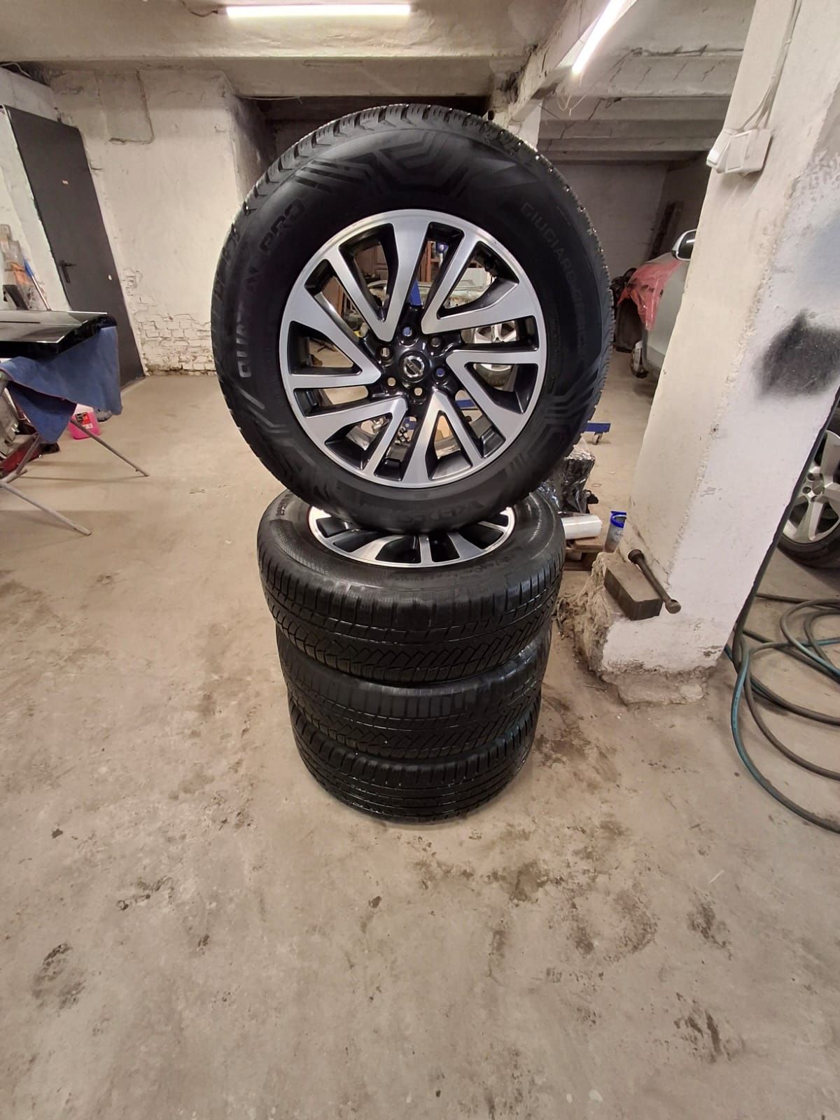 Alufelgi Nissan Navara D23 18" z oponami letnimi 255/60R18