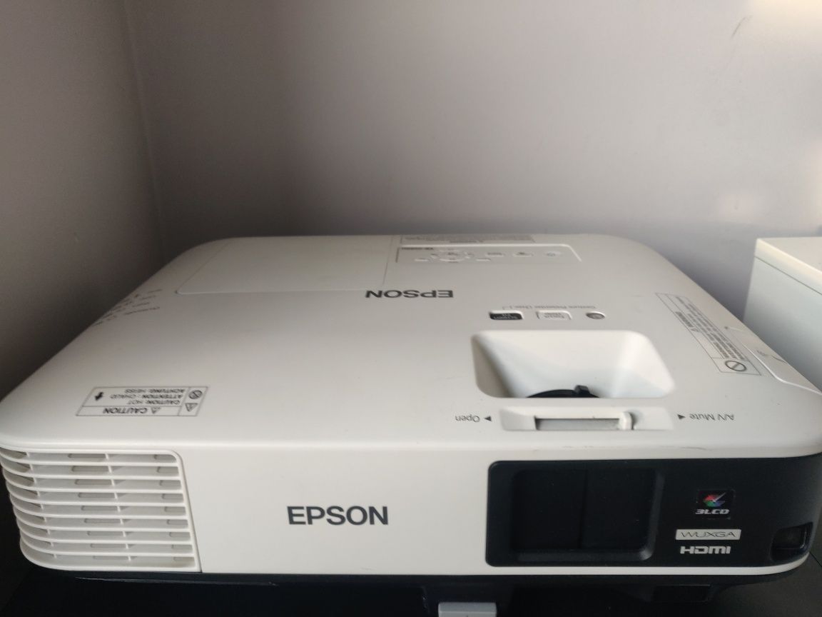 Projektor Epson EB-2265U.