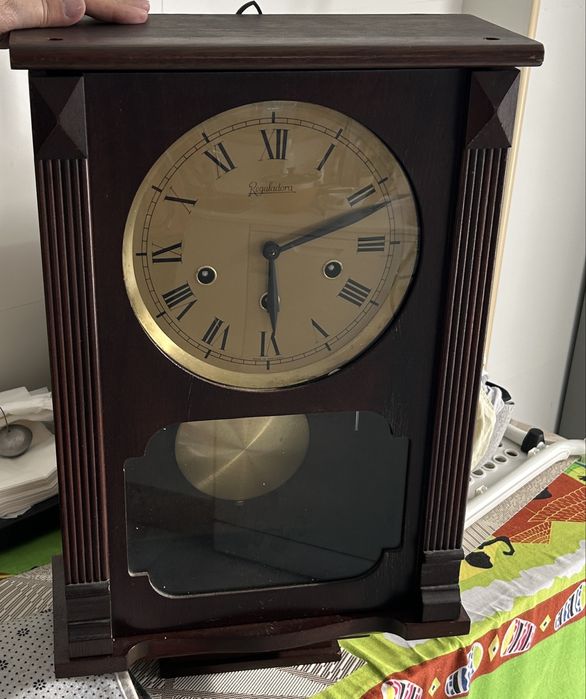 Relógio mecânico de Parede